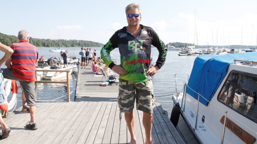 Pelle Johansson, Enköpings predatorfiskeklubb och kapten på en av båtarna, kunde inte motstå att berätta om rekordgösen han en gång drog upp.