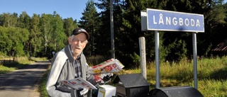 Han har sju kilometer till postlådan