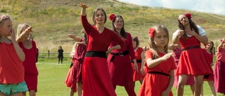 Ola Salo dansade som Kate Bush i Gamla Uppsala