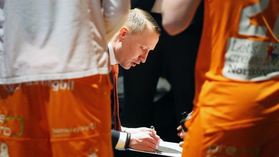 Dolphins coach Mikko Riipinen.