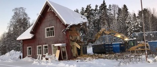 Här rivs det anrika stationshuset