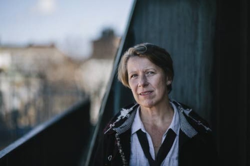 Vinnare. Författaren Lotta Lundberg är glad och rörd över att hennes roman vunnit Sveriges radios Romanpris.