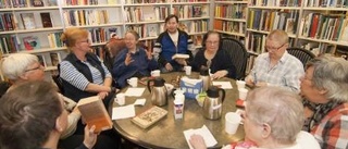 Fika och boktips på Biblioteket