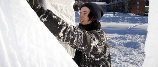 Älvsbyelever tävlar i snöskulptering