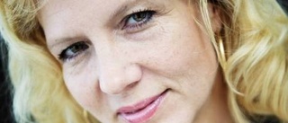 Liza Marklund tar bladet från munnen