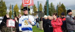 Manifestationer för båda sidor