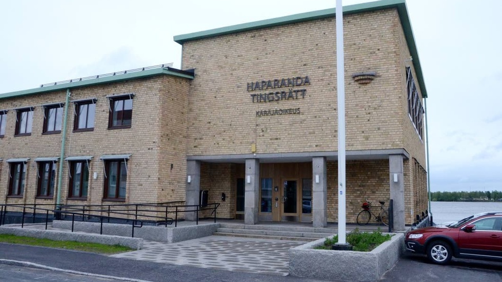 En man i 30-årsåldern döms till fängelse för grovt vapenbrott. 