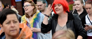 Stor fest i parken under Pride