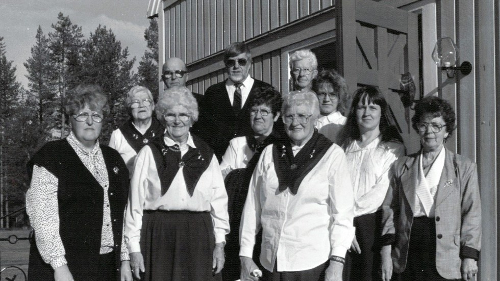 1964 bildade dåvarande komministern Artur Ahntmo Moskosels kyrkokör som allt sedan dess levt vidare. 
Här merparten av de sångare som fanns i kören på tidigt 90-tal: Selem Lundberg, Tage Lundberg, Evert Bergh, Greta Widman, Vivi Johansson, Monica Persson, Ingrid Utterström, ”Sassa” Karlsson, Eugenia Nyström, Essy Renberg. Längst till vänster körledaren Inger Karlsson.