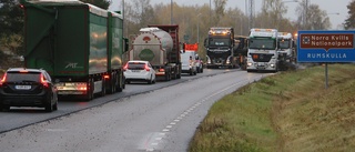 Långa köer på 34-an förbi Vimmerby men trafiken flyter • "Det kan bli väntetider" • Jobbet görs i två etapper