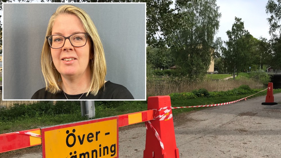 Fortsatt rasrisk utmed Vingåkersån. Kommunen varnar för att gå innanför avspärrningarna. "Vi behöver ha respekt för att det är avspärrat", säger Elin Höghielm.