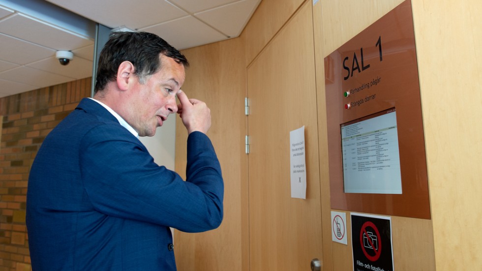 Lång dag i tingsrätten för åklagare Jonas Peterson. Sju häktningsförhandlingar genomförs på torsdagen, och ytterligare två, på fredag.