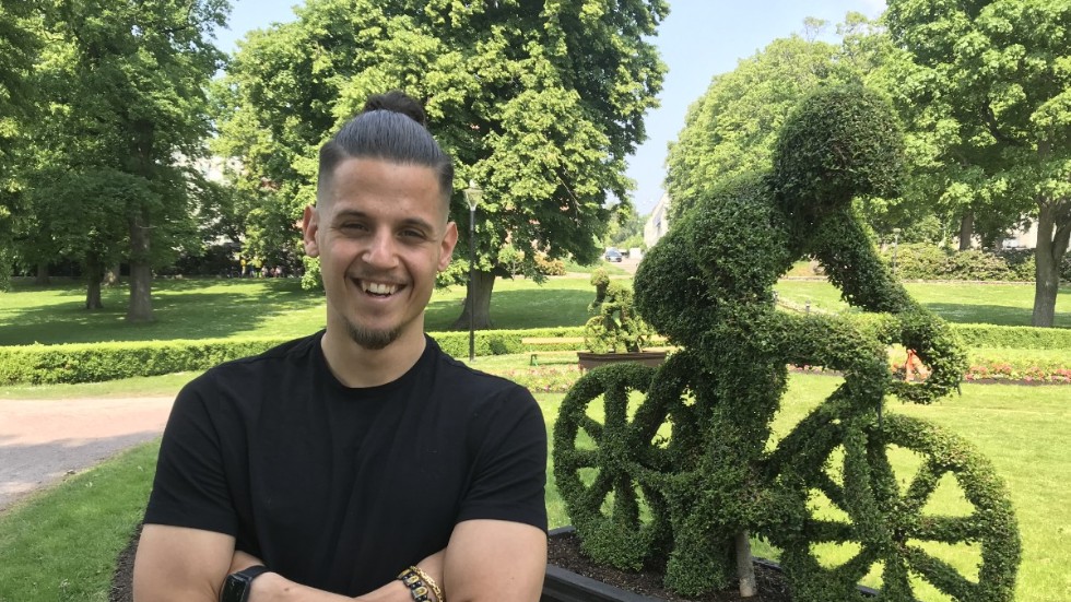Alexandar Mutic, Motala AIF:s nye striker från Stockholm, får lära nya saker om sin nya hemstad. I helgen skulle Vätternrundan ha arrangerats, men i stället är det fotboll i fokus när Maif spelar hemma mot Rynninge.