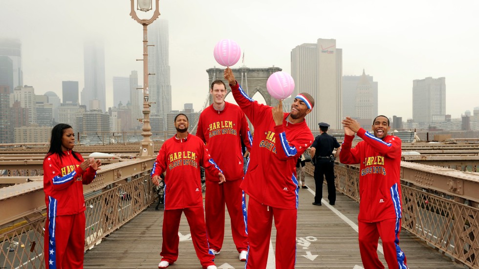 Harlem Globetrotters på Brooklynbron i New York 2012. Arkivbild.