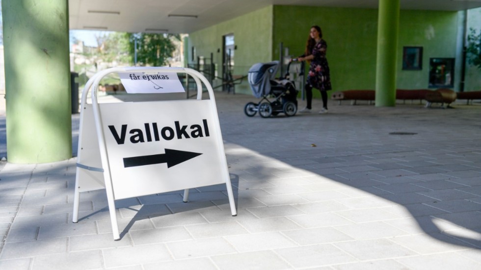 Jag har alltså 9 minuter på mig att gå till vallokalen, välja blanketter och göra röstningen, bockas av i listan och sedan promenera tillbaka till hållplatsen, skriver Sten Lindell. Genrebild.
