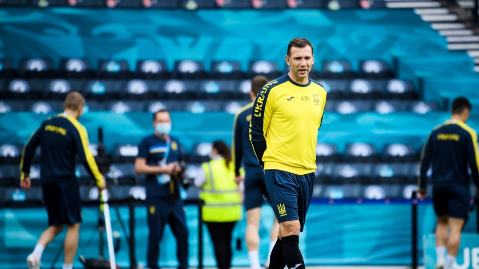 Förre storspelaren Andrij Sjevtjenko är förbundskapten för Ukraina.