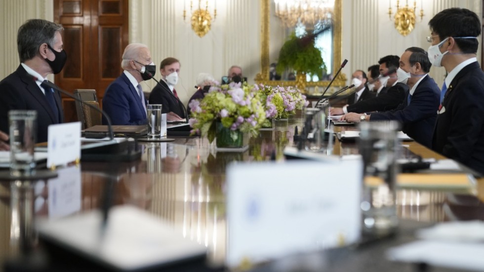 President Joe Biden träffar Japans premiärminister Yoshihide Suga i Vita huset.