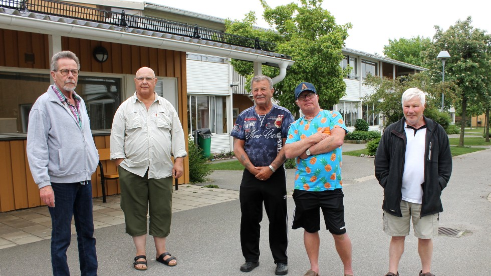 Per-Sune Karlsson, Krister Johansson, Krister Lundqvist, Kenneth Ahlenius och Kjell Granström tycker inte att Platen har skött boendeparkeringen på ett bra sätt.