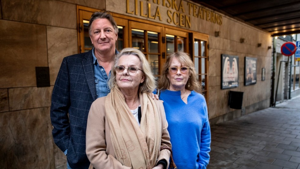 Per Svensson spelar Kristin och Marie Göranzon spelar Julie i Marie-Louise Ekmans uppsättning av Strindbergs pjäs "Fröken Julie". Rollen som Jean spelas av Krister Henriksson, som inte kunde närvara när Dramaten presenterade sin vårrepertoar.