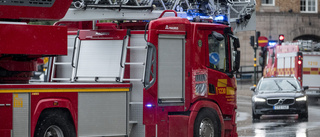 Brand i i flerfamiljshus i Hallunda