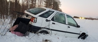 Bil voltade ner i dike – trafikanter varnas