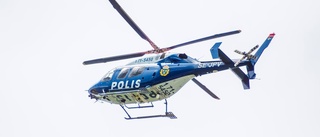 Polisens helikopter hämtar man i fjällen