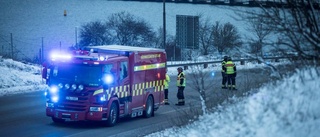 Lastbil har kört av vägen