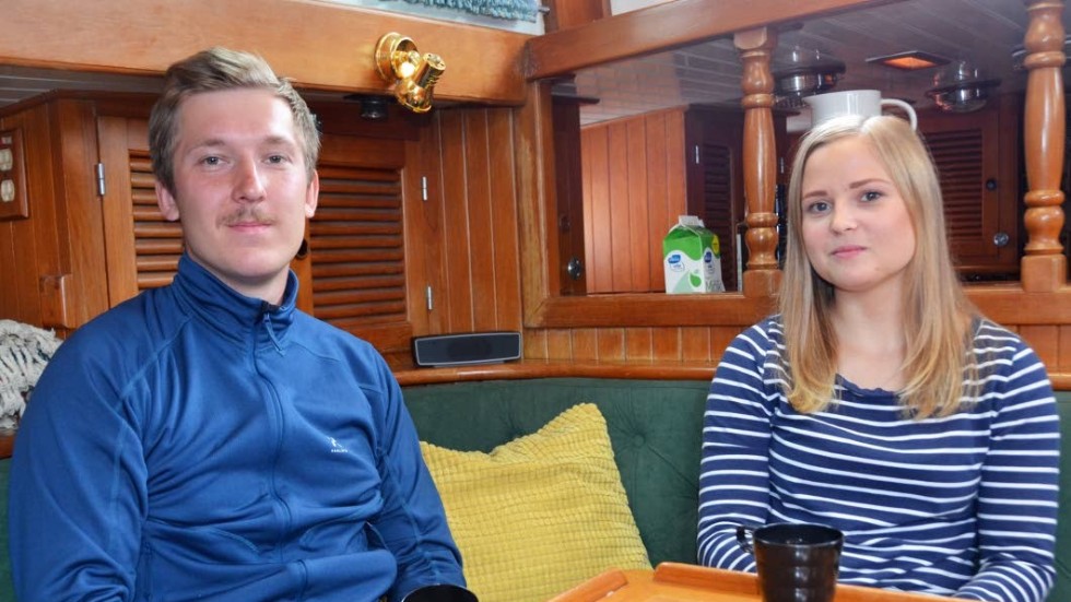MATPLATSEN I BÅTEN. Rasmus Palo-Johansson och Tove Kvarnäs trivs.