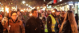 Fackeltåg till minne av Kristallnatten