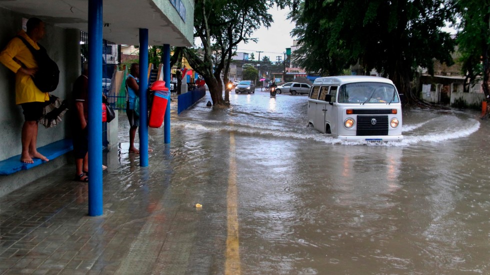 En översvämmad gata i Recife i delstaten Pernambuco. Bild från i lördags.