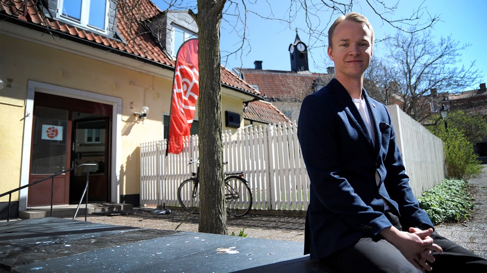 Jesper Englundh (S) kan gott tänka sig ett blocköverskridande samarbete efter valet om det går bra för hans parti. "Jag kan samarbeta med alla partier, utom SD", säger han. 
