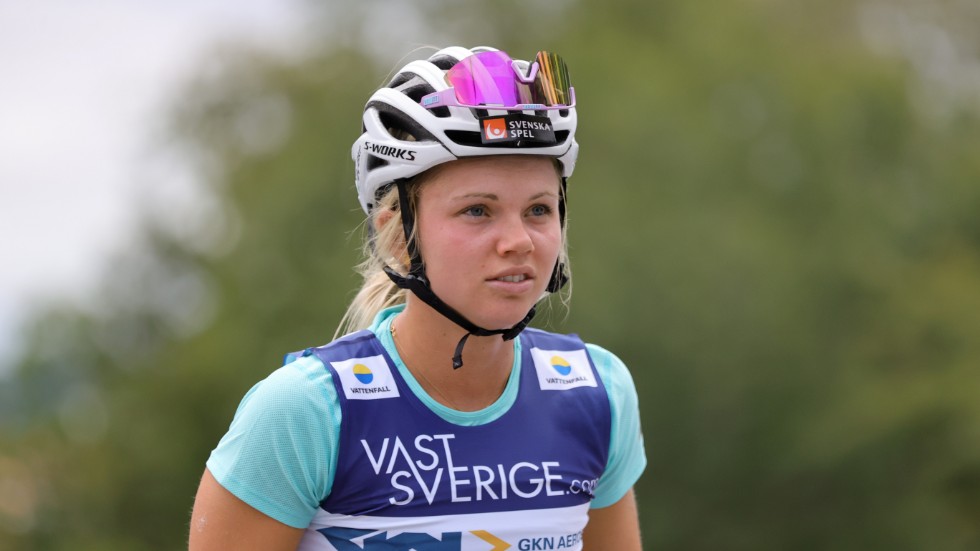 Emma Ribom blev tvåa i premiären av Smart Energy Cup på rullskidor.
