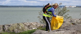 Trasig cykel och kalsonger fynd på stranden