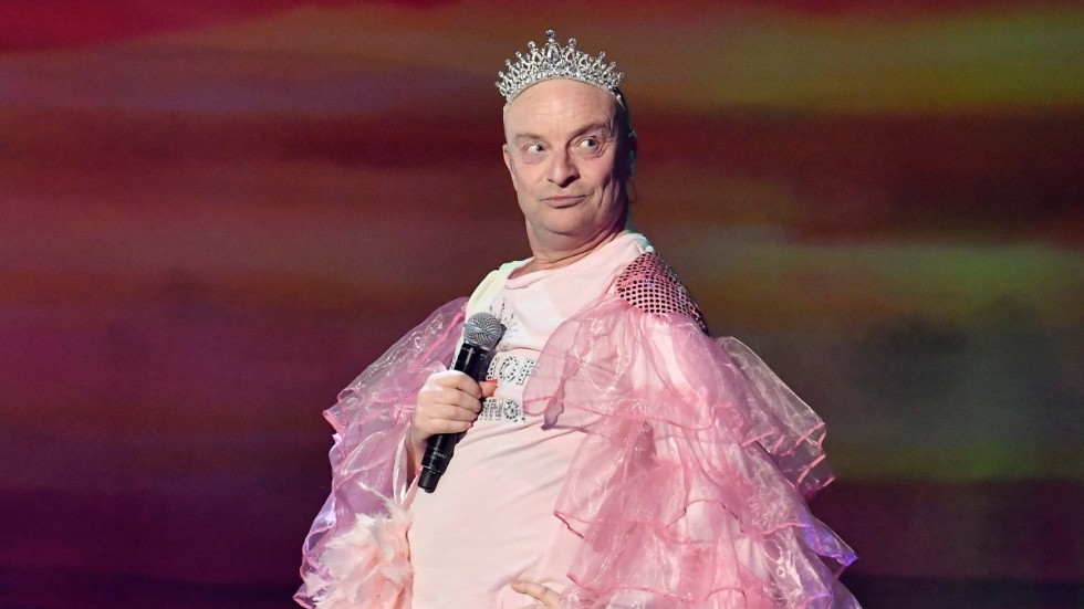 Jonas Gardell stannar till på sin farvälturné av sin drottning i ”Queen of fucking everything – solo" i Mjölby (28 oktober) och Linköping (5 november). "Showen är som en solnedgång, när den är som allra vackrast", säger han.
