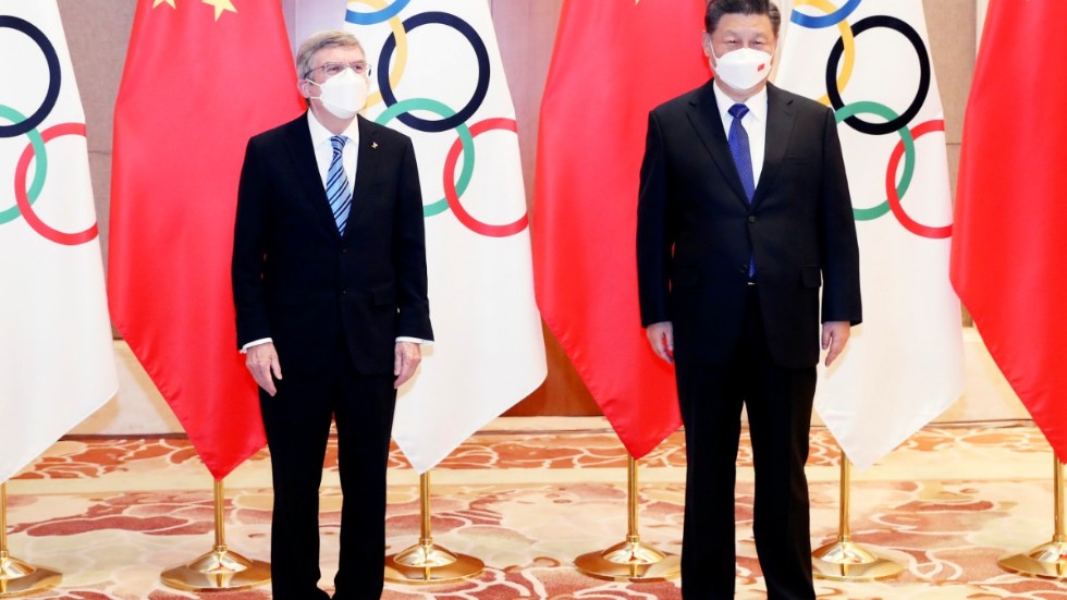 IOK:s ordförande Thomas Bach och Kinas president Xi Jinping kommer båda följa invigningen på plats. Arkivbild.