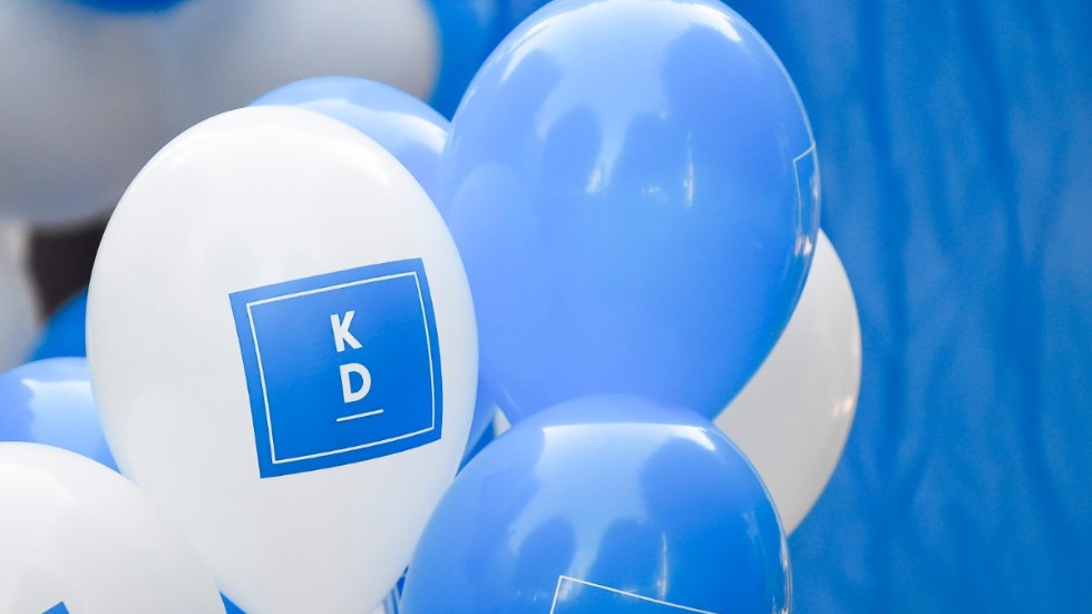 Balonger med lika lite innehåll som KD:s ord om satsningar på äldreomsorgen.