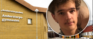 Fyrverkeri avfyrades – mitt inne på skola i Skellefteå • Mille, 19, hamnade mitt i kaoset: ”Det var mycket rök och så luktade det förfärligt”