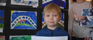 Vernissage på skolan - korridorerna var täckta av teckningar