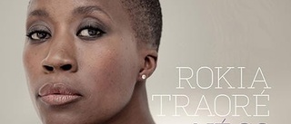 Rokia Traoré gör både kraftfull och sårbar musik enligt Norrans recensent