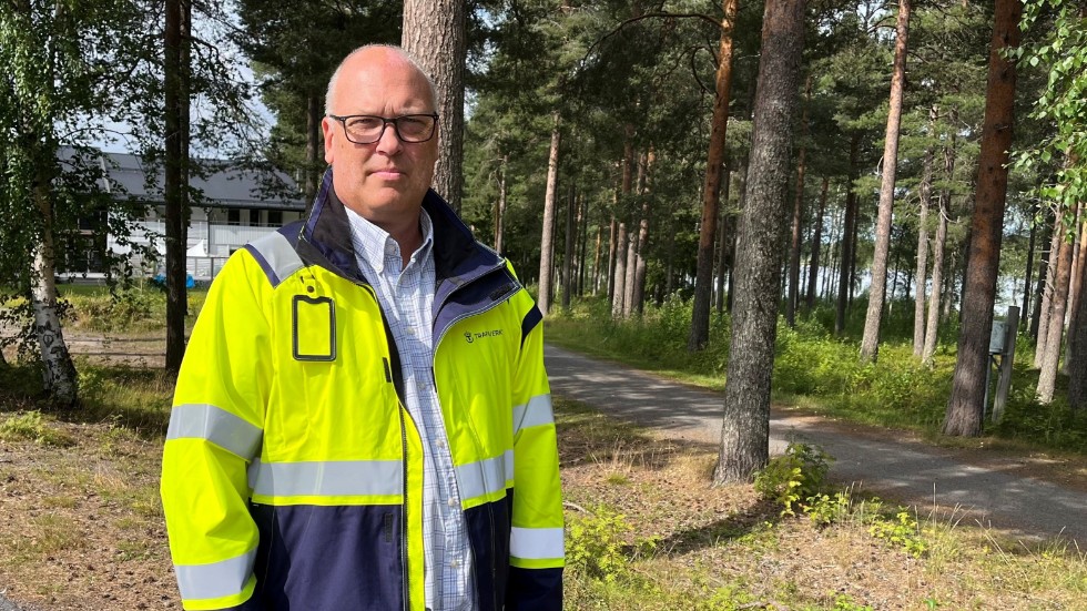 Mats Lawesson, projektledare för vägunderhåll på Trafikverket, säger att vägmarkeringarna längs väg 373 ska målas innan säsongen är över.