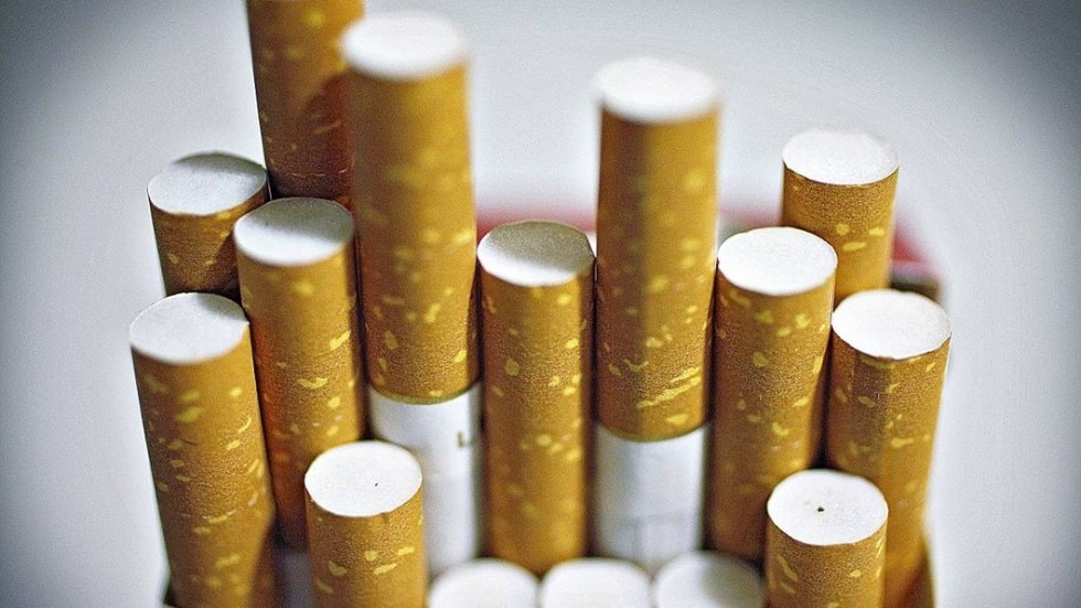 En butik i Finspång sålde cigaretter trots att man saknade tillstånd för det.