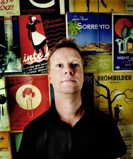 Johan Glans glänser i Spamalot tycker NT:s recensent.