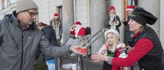 Glögg och julklapp vid slottstrappen