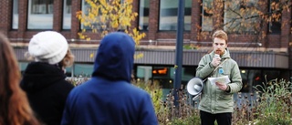 Manifestation mot jättevinsterna i asylbranschen