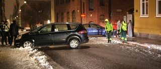 Bilar i krock på Tunnbindaregatan