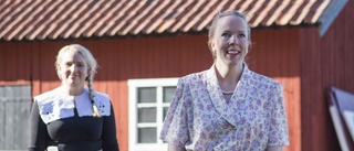 Kranka Elvira håller hov på Djulö slott