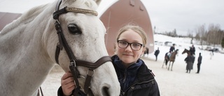 Framgångsrika systrar kämpade i årets första hopptävling