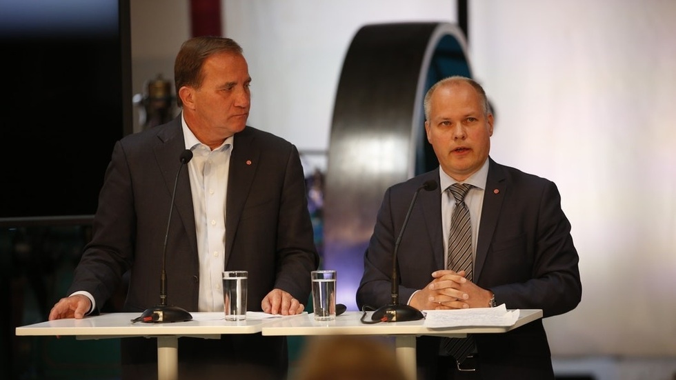 Statsminister Stefan Löfven och justitie- och inrikesminister Morgan Johansson under pressträffen i Eskilstuna.