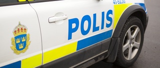 Man ska ha satt upp lappar på anslagstavlor – utpekar en kvinna • Ska höras av polis