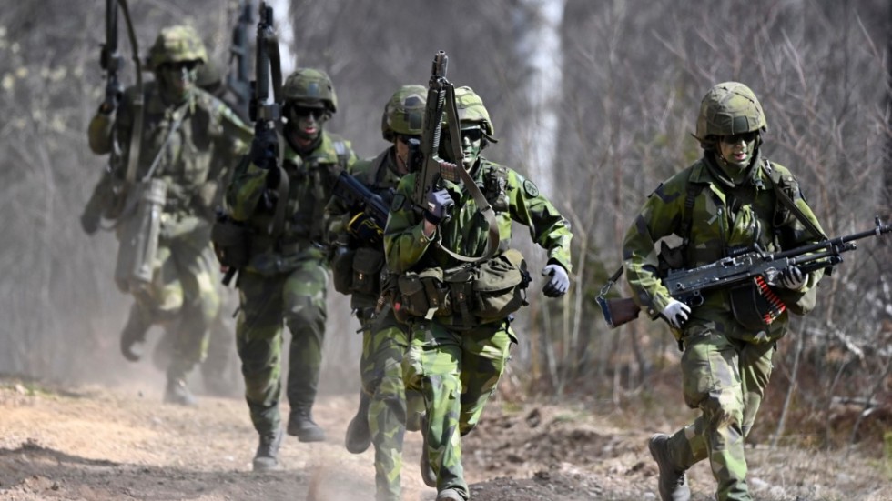 Debattörerna anser att kommuner och regioner i länet ska ta ställning för vår egen försvarsindustri och placera kapital i svenska företag som arbetar med att stärka vår försvarsförmåga. 